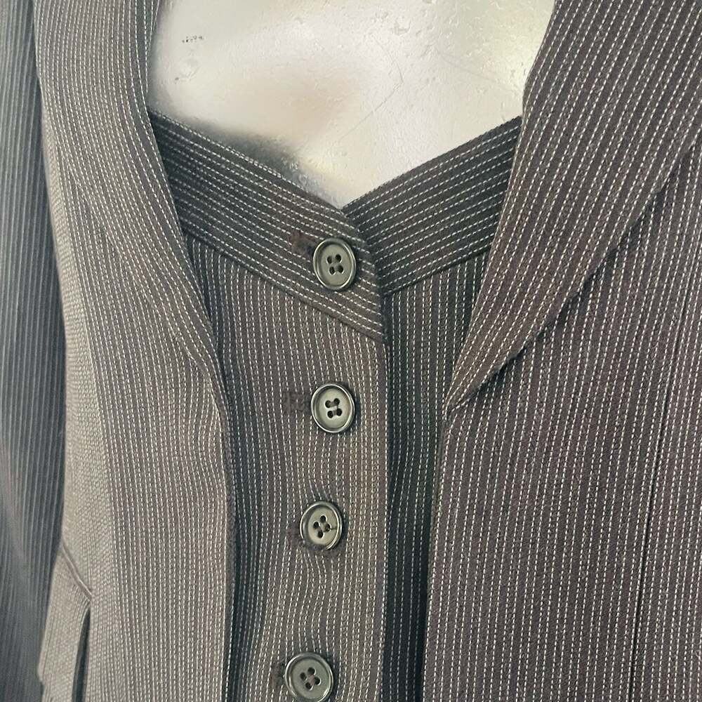 BCBGMAXAZRIA Women's Cropped Pinstripe Blazer with Attached Vest Detail - Picture 4 of 8